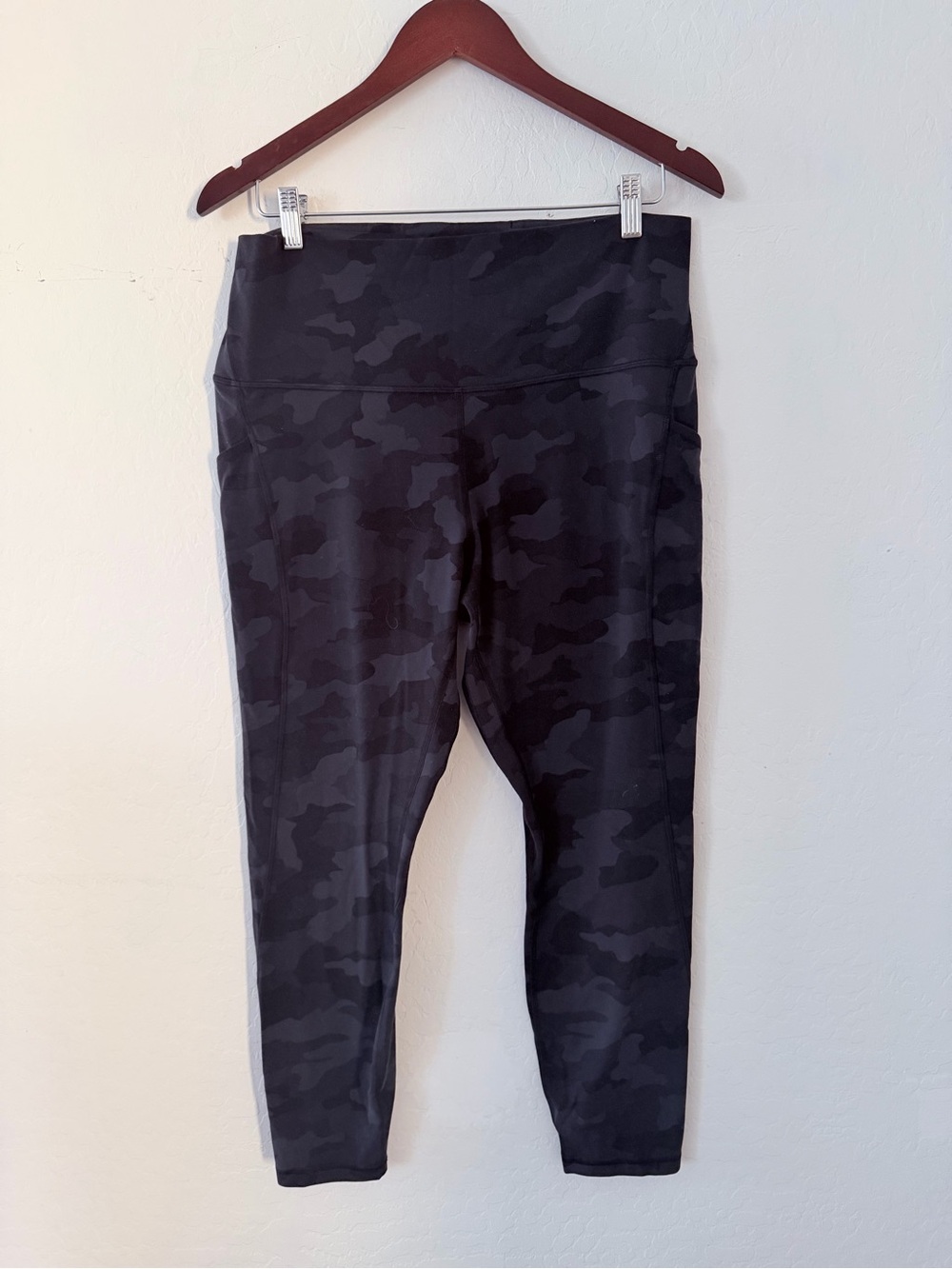 Lululemon Black Camo High Rise Leggings Side Pockets Size 14
